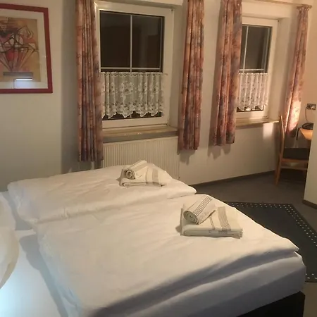 Отель Am Maibaum Neuenrade