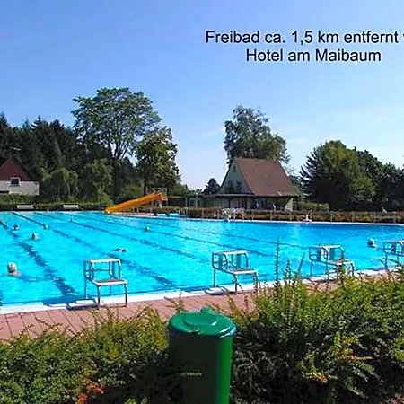 Am Maibaum 3*