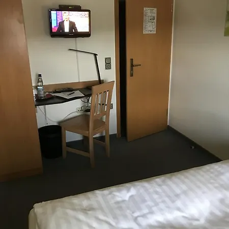 Отель Am Maibaum 3*