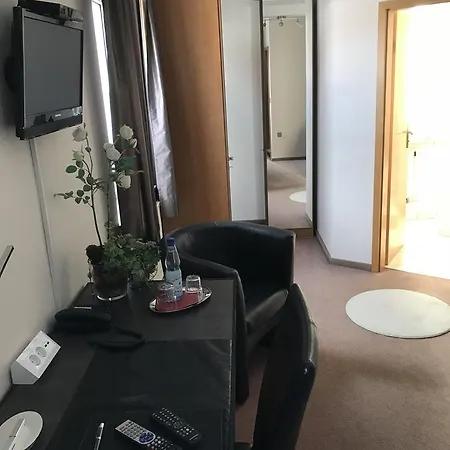 Отель Am Maibaum Neuenrade