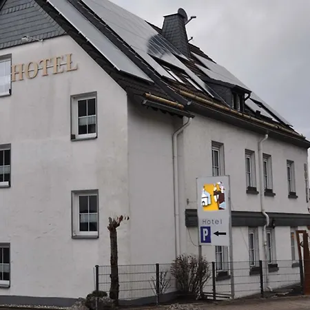 Am Maibaum 3*